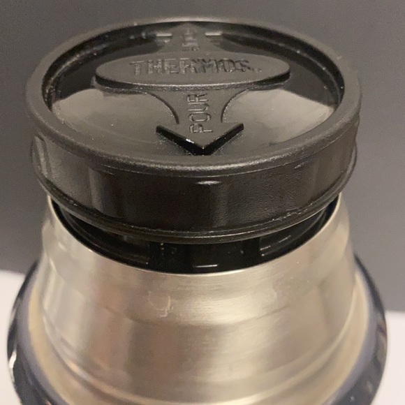 THERMOS Stainless King Vacuum-Insulated Beverage Bottle, 68 Ounce, Matte Blue - Picture 10 of 16